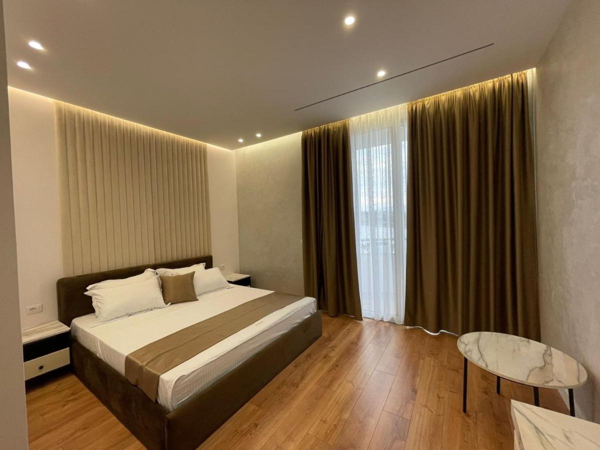 Hotel Ujvara Belsh Exteriér fotografie