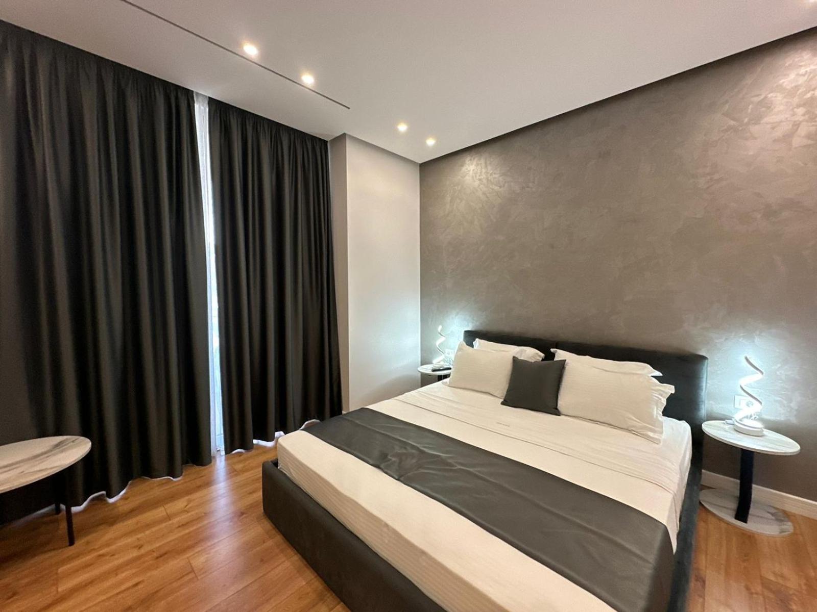 Hotel Ujvara Belsh Exteriér fotografie