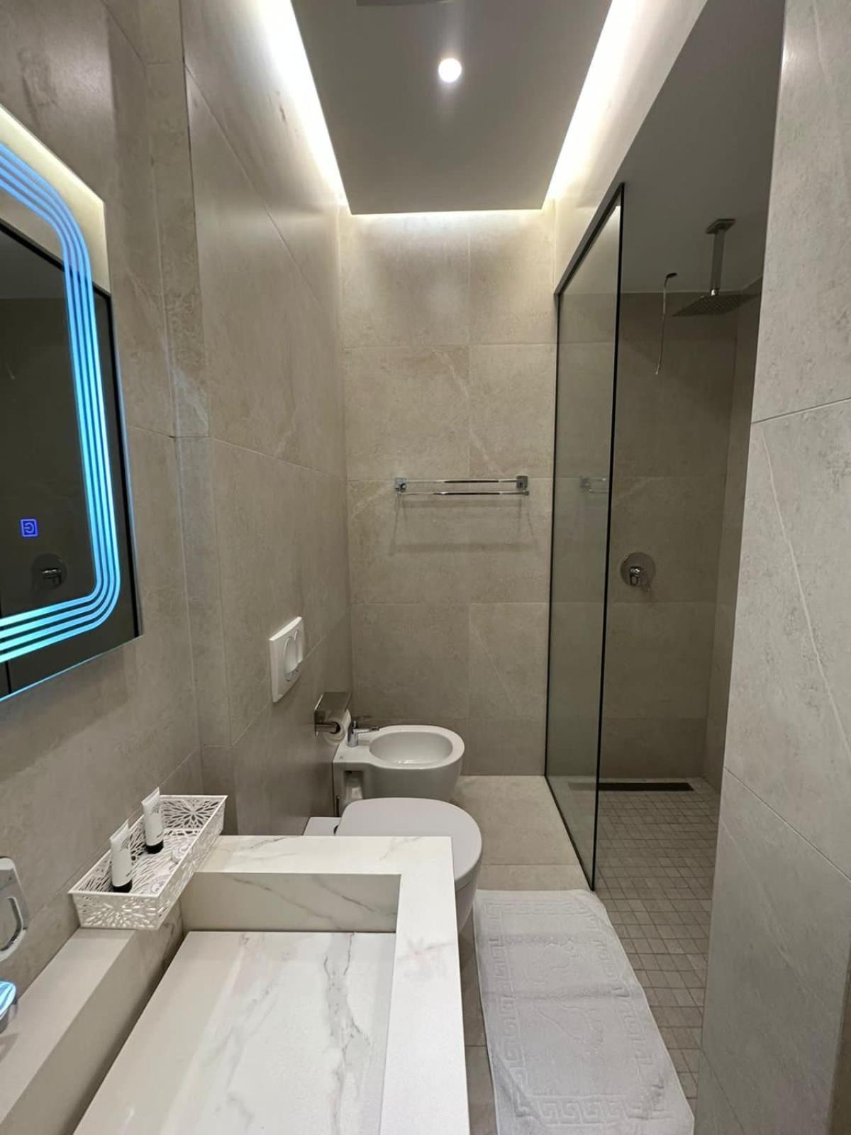Hotel Ujvara Belsh Exteriér fotografie